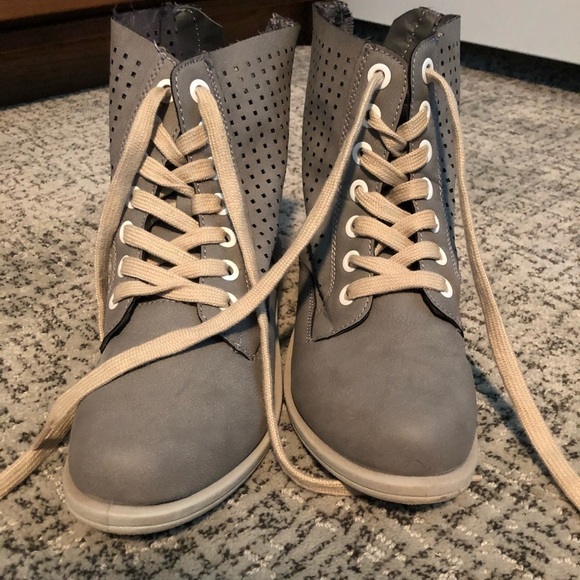 Rue 21 Gray ankle boots - Picture 1 of 4